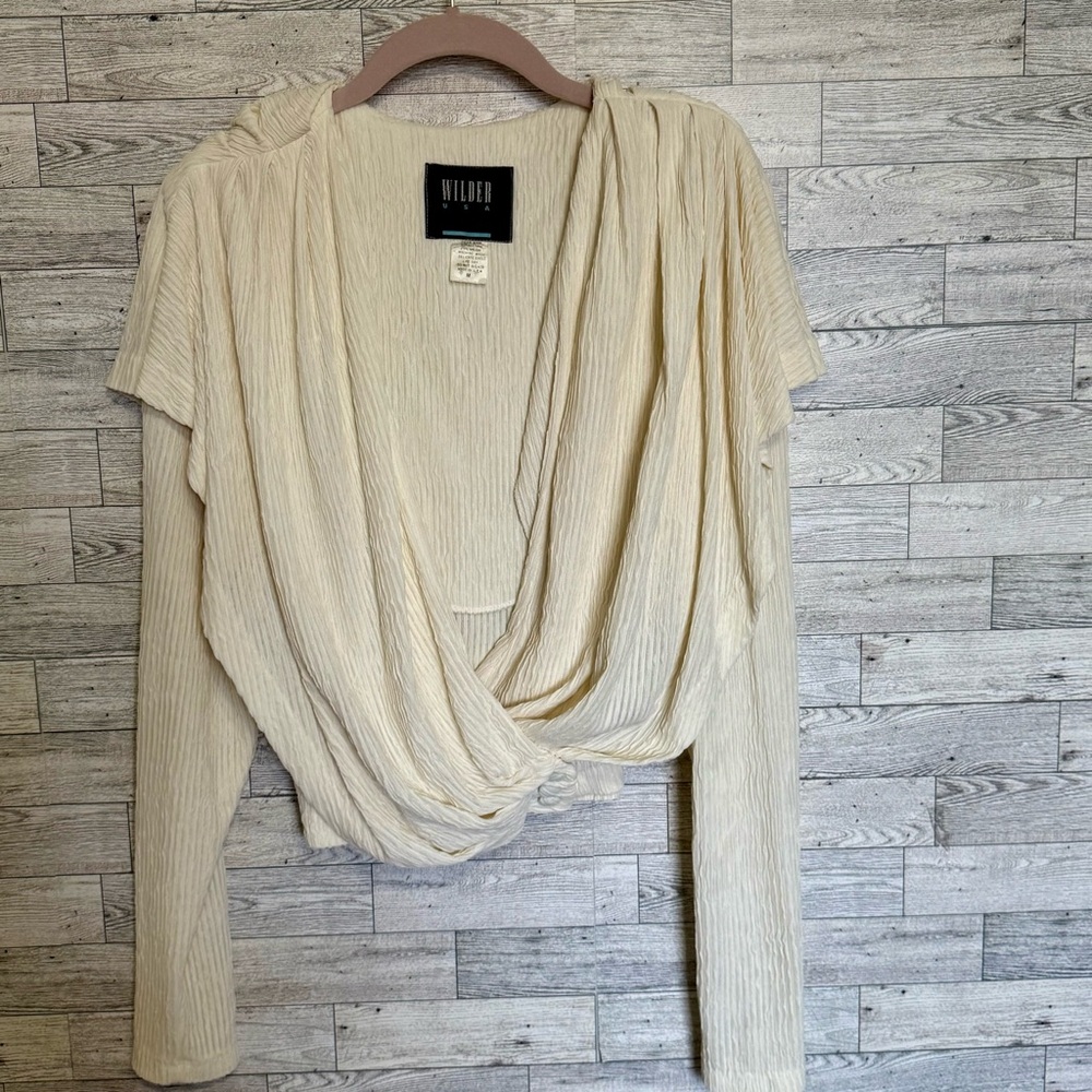 Wilder USA‎ Ivory Cape Shoulder Top Draped Front Long Sleeve Buttons Size-Small